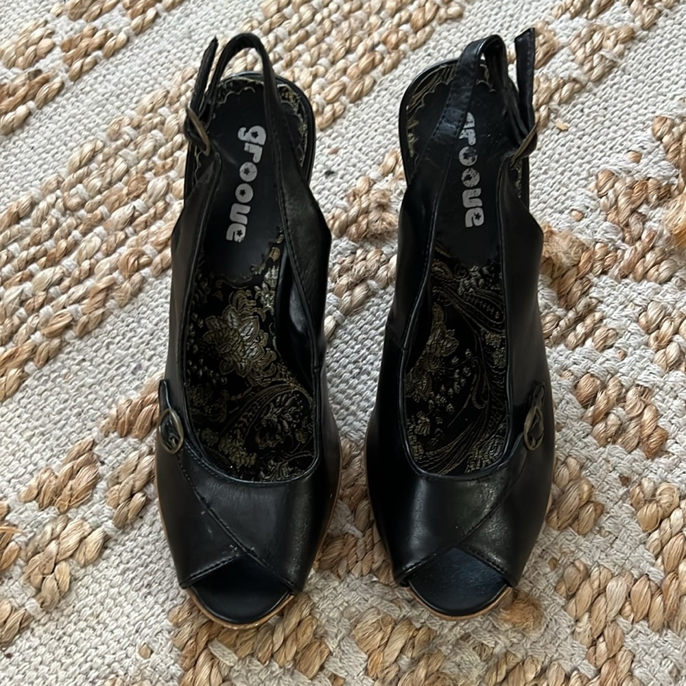 Groove Heels - Picture 2 of 5